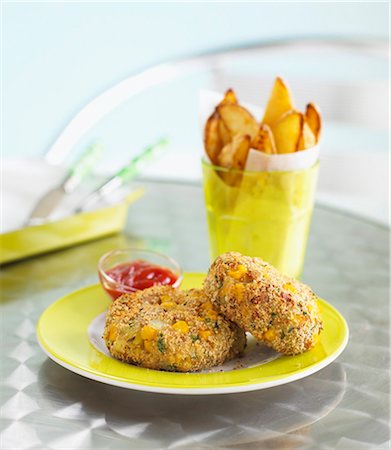 fish patty - Salmon fishcakes with sweetcorn Stock Photo - Premium Royalty-Free, Code: 659-07599362