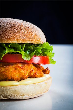 Chicken burger with tomato Stock Photo - Premium Royalty-Free, Code: 659-07609688