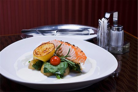 salmon - grilled salmon with potatoes and spinach Stock Photo - Premium Royalty-Free, Code: 659-07609926