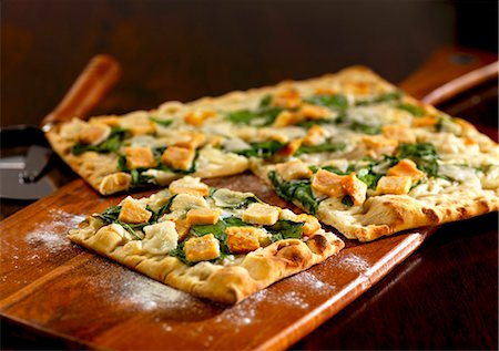 seafood - salmon and spinach pizza Stock Photo - Premium Royalty-Free, Code: 659-07610007