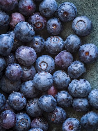 Bowl of Freshly Washed Blueberries Stock Photo - Premium Royalty-Free, Code: 659-07610008