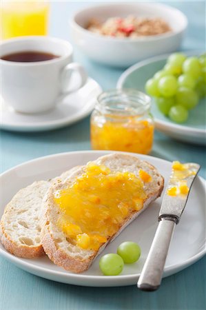 White bread and marmalade for breakfast Stock Photo - Premium Royalty-Free, Code: 659-07610020