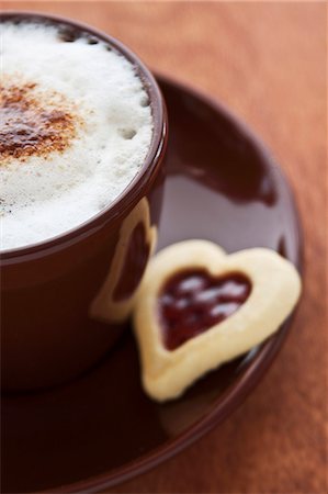 A cappuccino and a jam biscuit Stock Photo - Premium Royalty-Free, Code: 659-07610077