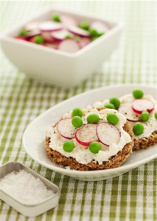 rye bread - Rye bread topped with ricotta cheese, peas, radishes and pepper Stock Photo - Premium Royalty-Free, Code: 659-07610145