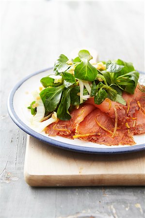 seafood - A winter salad with smoked salmon and lambs lettuce Foto de stock - Sin royalties Premium, Código: 659-07738651