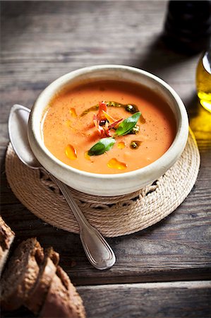 first course - Tomato soup with pesto and basil Stock Photo - Premium Royalty-Free, Code: 659-07739682