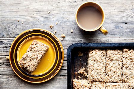 Homemade flapjacks with tea Stock Photo - Premium Royalty-Free, Code: 659-07739808