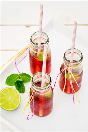 simsearch:659-06495307,k - Three small bottles of iced tea with lime and peppermint on a white tray Stock Photo - Premium Royalty-Free, Code: 659-07739833