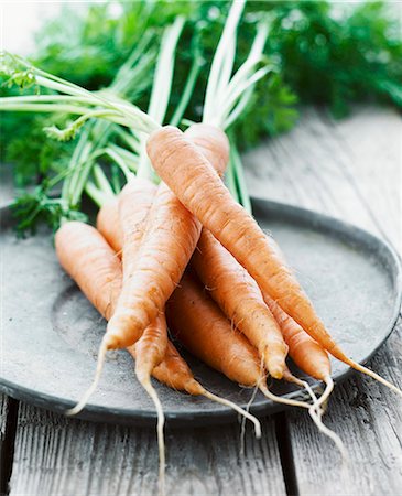 simsearch:659-07609605,k - A bunch of carrots with tops Stock Photo - Premium Royalty-Free, Code: 659-07958352