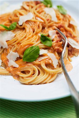 simsearch:659-08940768,k - Spaghetti Aurora (spaghetti with creamy tomato sauce) Stock Photo - Premium Royalty-Free, Code: 659-07958732
