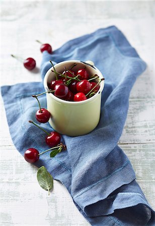 simsearch:659-07597339,k - Sour cherries in an enamel mug Stock Photo - Premium Royalty-Free, Code: 659-07958899