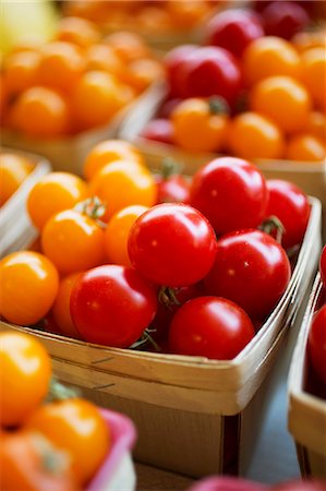 street markets - Red and yellow cherry tomatoes in wooden baskets Stock Photo - Premium Royalty-Free, Code: 659-07959039