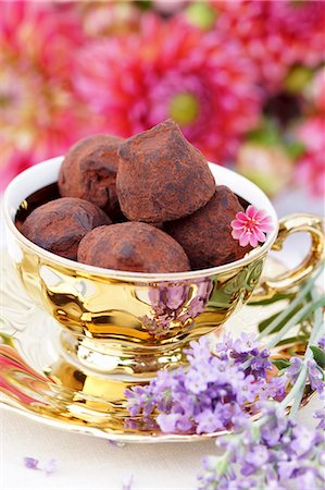 simsearch:841-06805239,k - Truffle pralines in a gilded cup Stock Photo - Premium Royalty-Free, Code: 659-07959046
