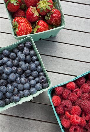 simsearch:659-08419643,k - Fresh berries in green paper punnets Stock Photo - Premium Royalty-Free, Code: 659-07959229