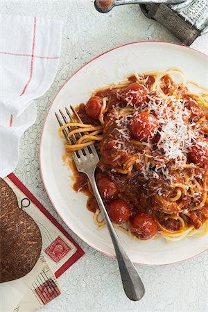 spaghetti dish - Spaghetti all'amatriciana Stock Photo - Premium Royalty-Free, Code: 659-07959257