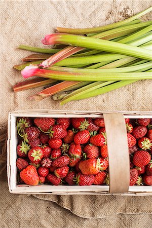 simsearch:659-08419643,k - Strawberries in a wooden basket next to rhubarb Stock Photo - Premium Royalty-Free, Code: 659-07959367