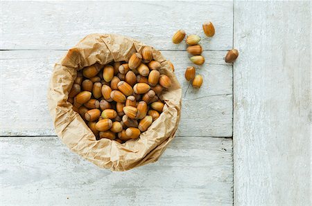 A paper bag of hazelnuts (seen from above) Stock Photo - Premium Royalty-Free, Code: 659-07959576