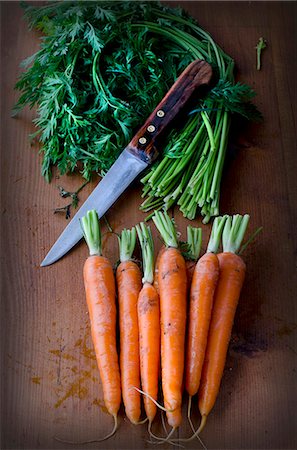 simsearch:659-07609605,k - A bundle of carrots with the green leaves cut off Stock Photo - Premium Royalty-Free, Code: 659-07959655