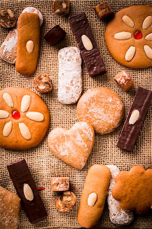 sack - Assorted Lebkuchen (gingerbread) Stock Photo - Premium Royalty-Free, Code: 659-07959753