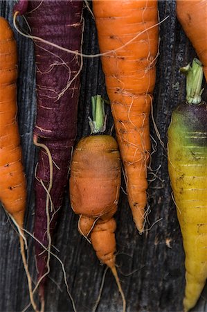 deformity - Various fresh carrots on a wooden surface Stock Photo - Premium Royalty-Free, Code: 659-08147092