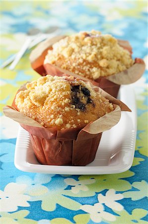 simsearch:659-06903190,k - Blackberry crumble muffins Stock Photo - Premium Royalty-Free, Code: 659-08147101