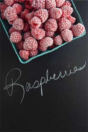simsearch:659-08147216,k - Frozen raspberries with a label Stock Photo - Premium Royalty-Free, Code: 659-08147225