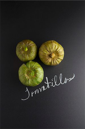 simsearch:659-08147216,k - Three tomatillos with a label Stock Photo - Premium Royalty-Free, Code: 659-08147230