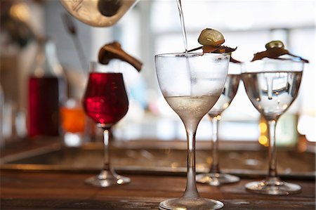 Various cocktails on a bar Foto de stock - Sin royalties Premium, Código: 659-08147332