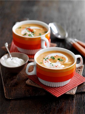 first course - Lentil soup with crème fraîche Stock Photo - Premium Royalty-Free, Code: 659-08147697