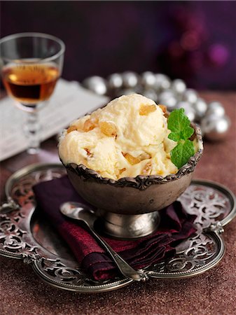 Raisin and armagnac ice cream Foto de stock - Sin royalties Premium, Código: 659-08147772