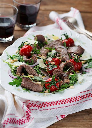 simsearch:659-07597225,k - Beef steak on a rocket salad and Parmesan Stock Photo - Premium Royalty-Free, Code: 659-08148006