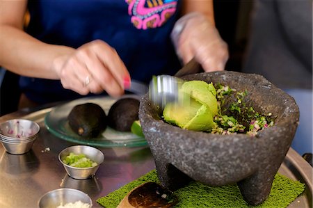 preparing food - Guacamole Foto de stock - Sin royalties Premium, Código: 659-08148264