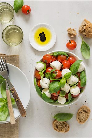 simsearch:700-01099893,k - Italian caprese salad Stock Photo - Premium Royalty-Free, Code: 659-08418797