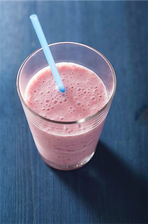 simsearch:824-07586355,k - A vegan strawberry smoothie made with soy milk Stock Photo - Premium Royalty-Free, Code: 659-08418848