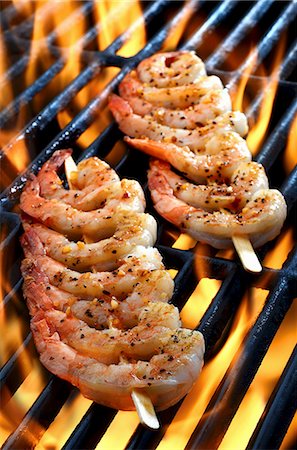 seafood - Prawn skewers on a grill (close up) Foto de stock - Sin royalties Premium, Código: 659-08418894
