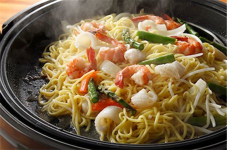 simsearch:659-06373117,k - Chow mein with seafood (China) Foto de stock - Sin royalties Premium, Código: 659-08418936