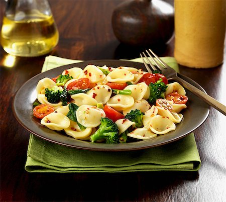 simsearch:659-08940768,k - Orecchiette pasta with broccoli, tomatoes and chilli flakes Stock Photo - Premium Royalty-Free, Code: 659-08418989