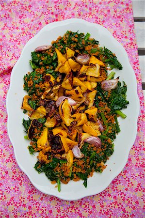 simsearch:659-07739811,k - Spinach with fried pack pan squash, garlic and crispy crumbs Stock Photo - Premium Royalty-Free, Code: 659-08419121