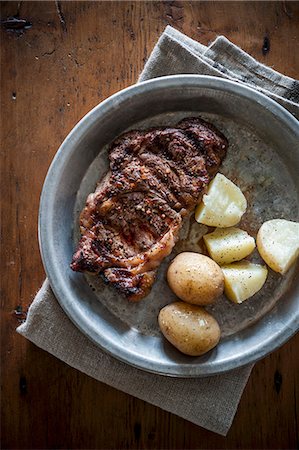 Grilled ribeye steak with potatoes Stock Photo - Premium Royalty-Free, Code: 659-08419320