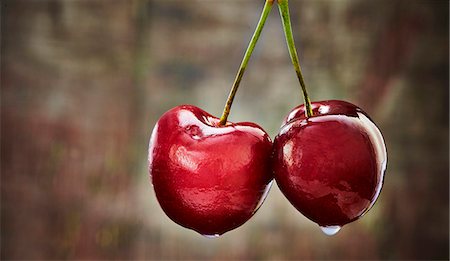 simsearch:659-07597339,k - Pair of cherries with drops of water Stock Photo - Premium Royalty-Free, Code: 659-08419382