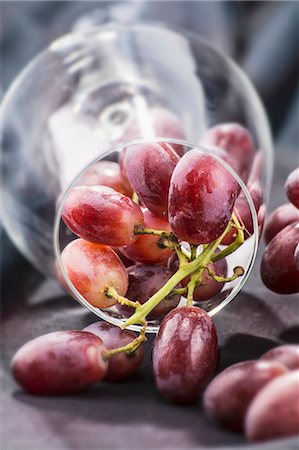 simsearch:659-07027183,k - Red grapes in an overturned wine glass Stock Photo - Premium Royalty-Free, Code: 659-08419901