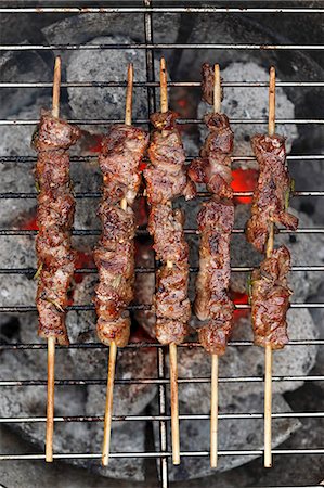 simsearch:659-08148038,k - Lamb skewers on a barbecue (seen from above) Stock Photo - Premium Royalty-Free, Code: 659-08419912