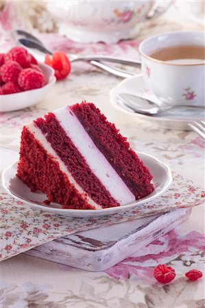 simsearch:659-01848790,k - A slice of chocolate sponge cake with raspberry cream Stock Photo - Premium Royalty-Free, Code: 659-08419944
