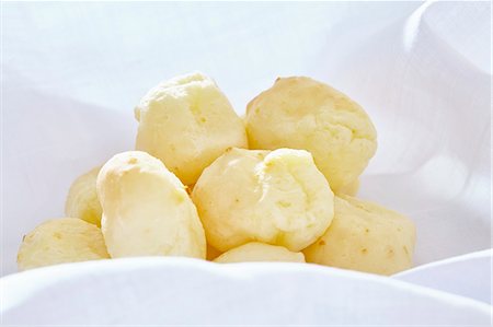 simsearch:659-06372915,k - Pao de queijo (Cheese flavoured balls, Brazil) Stock Photo - Premium Royalty-Free, Code: 659-08420065