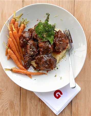 simsearch:400-06864386,k - Oxtail ragout on mashed potatoes and parsnips with carrots Stock Photo - Premium Royalty-Free, Code: 659-08420108