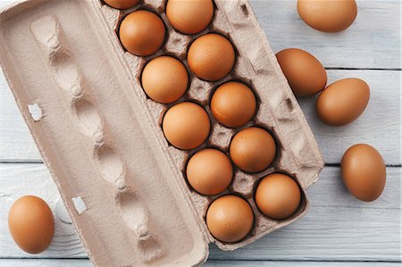 simsearch:6118-08521776,k - Brown eggs in egg box Stock Photo - Premium Royalty-Free, Code: 659-08420140