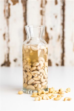 shabby - Soften cashew nuts for homemade cashew nuts Stock Photo - Premium Royalty-Free, Code: 659-08420157