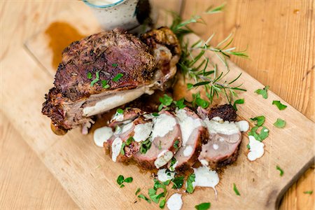 simsearch:659-08148038,k - Grilled knuckle of lamb with yoghurt sauce on a chopping board Stock Photo - Premium Royalty-Free, Code: 659-08420151