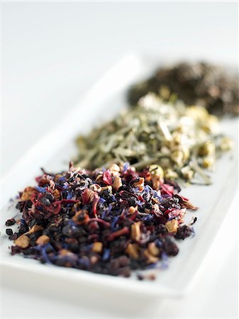 simsearch:659-08147489,k - Various dried tea leaves on a tray Stockbilder - Premium RF Lizenzfrei, Bildnummer: 659-08420272