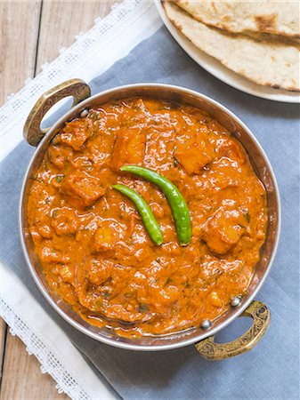 specialty - Paneer tikka masala in a traditional copper bowl (India) Stock Photo - Premium Royalty-Free, Code: 659-08420302